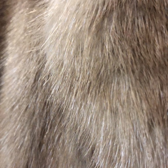 Vintage women’s light brown/ tan genuine fur coat - Picture 8 of 11